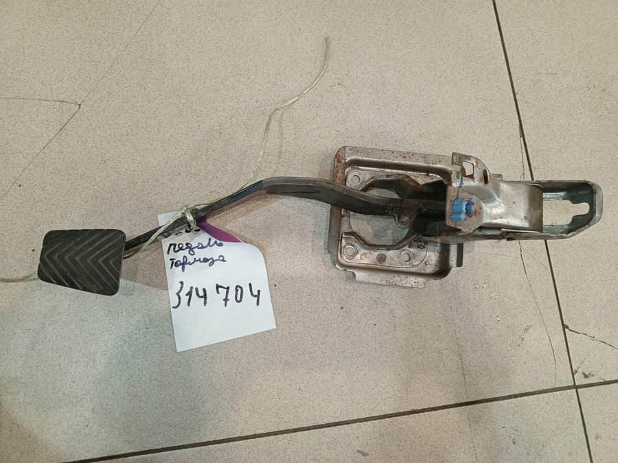 Педаль тормоза от Mitsubishi L200 KB 2005-2015