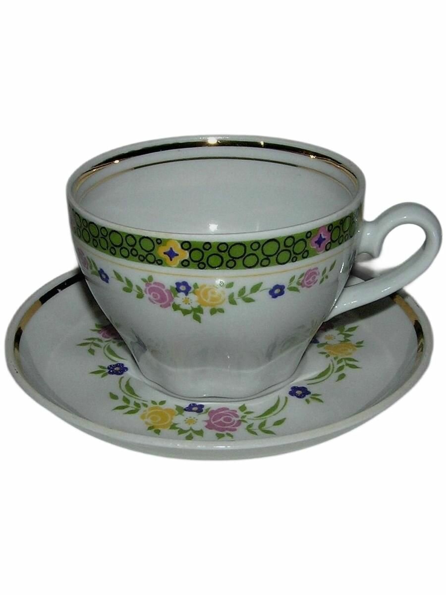Винтажная Чашка с Блюдцем. 1970-1980. RPR (Рижская фарфоро-фаянсовая фабрика). Коллекционная чайная пара / Кофейная пара - цветы. Золочение.