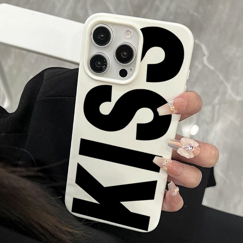 Матовый мягкий чехол с поцелуйчиками для IPhone 12 айфон