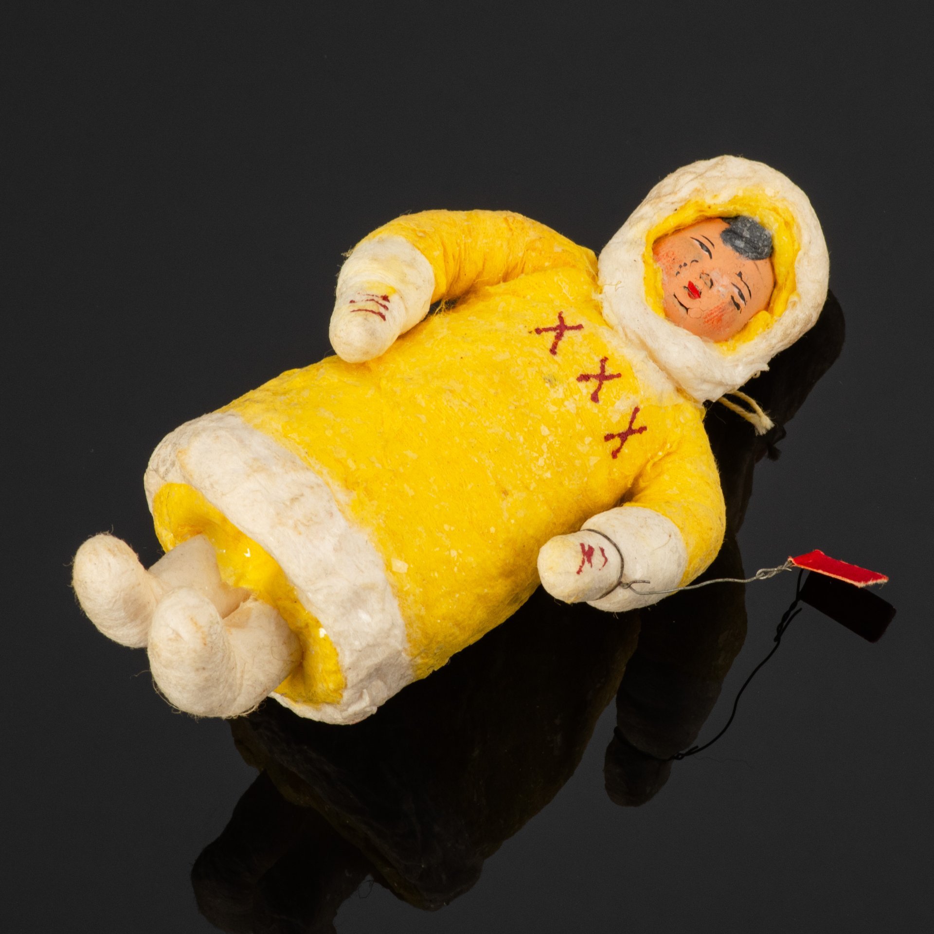 Елочная игрушка "Якут с флажком", вата, клейстер, роспись, СССР, 1937-1960 гг.