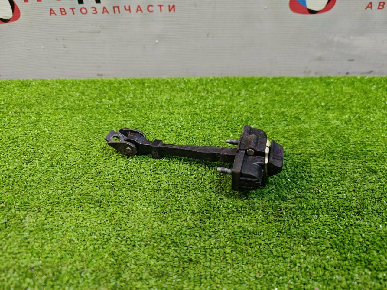 Ограничитель двери Renault Kaptur 2.0 F4RE 2016 задн. прав. (б/у)