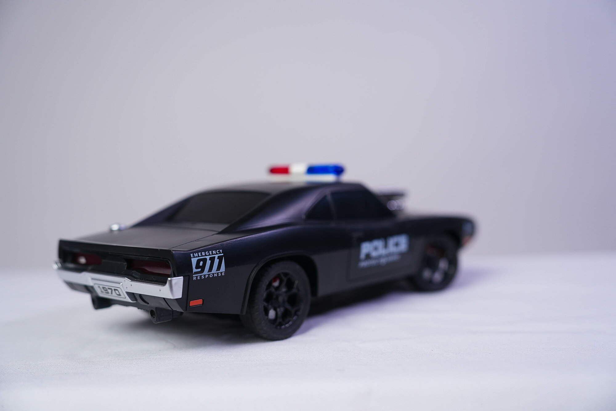 Игрушечная полицейская машинка, модель Dodge CHallenger 1970 — фото 1