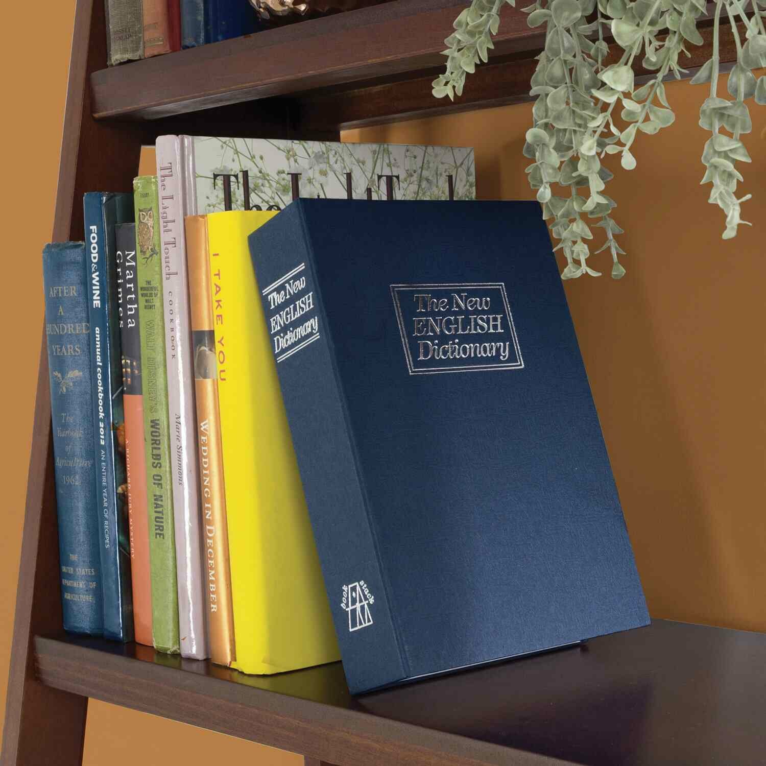 Сейф-книга — надёжная шкатулка для хранения денег, документов и ценных мелочей. Доступна в разных размерах!