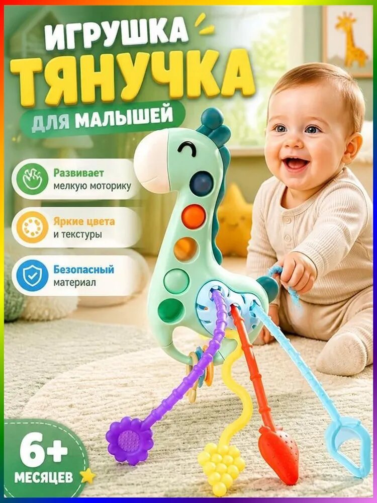 Новорожденный ребенок Лала Ле сжимает руку в рукопожатии, сжимая игрушечный мячик