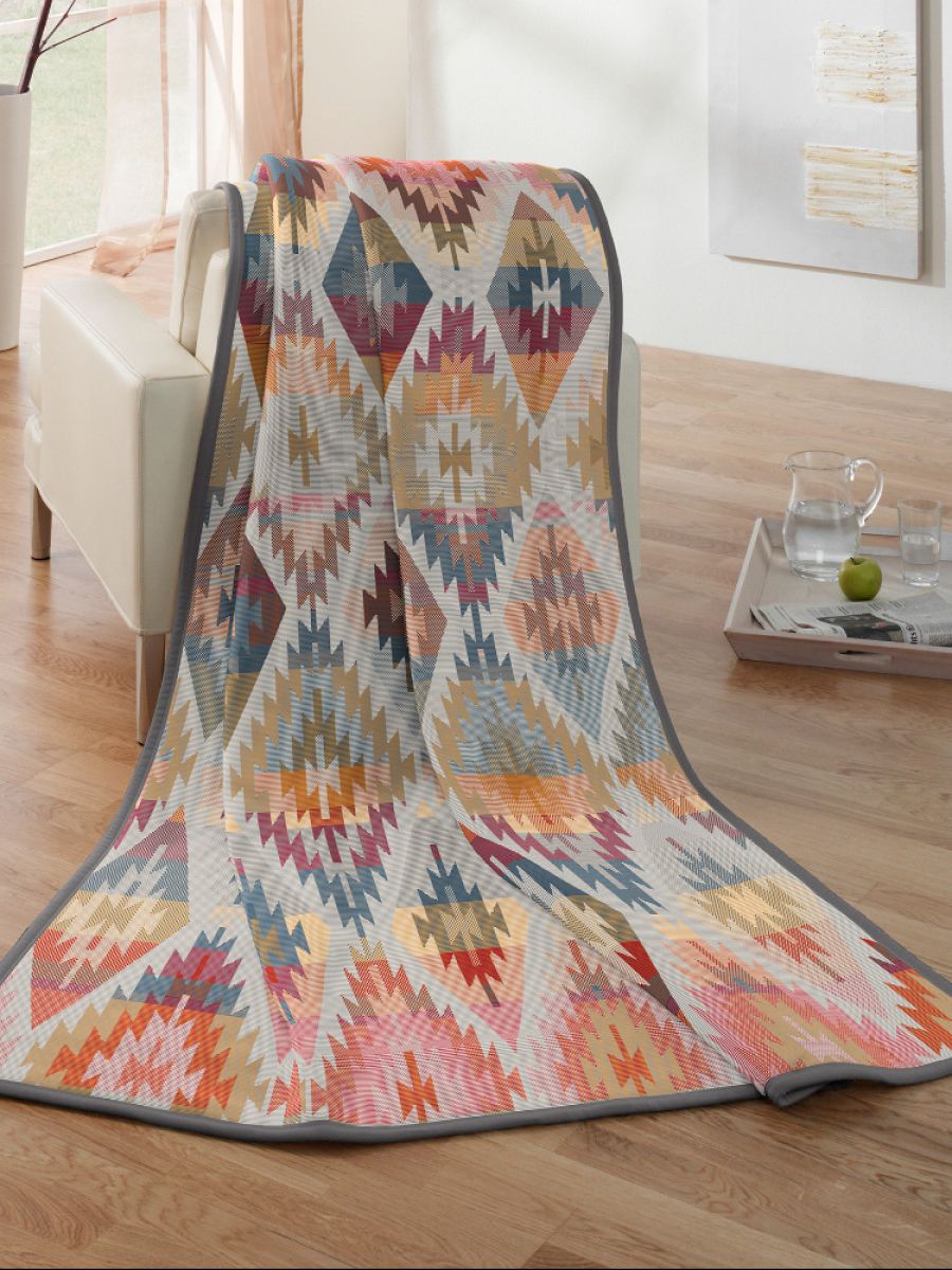 Плед Biederlack Ikat Diamond 150х200 см. Разноцветный геометрический орнамент икат. Бархатный кант. Мягкий и долговечный. Легкая стирка. 70% хлопок 30% акрил. 400 г/м2. Oekotex 100, Сделано в Германии