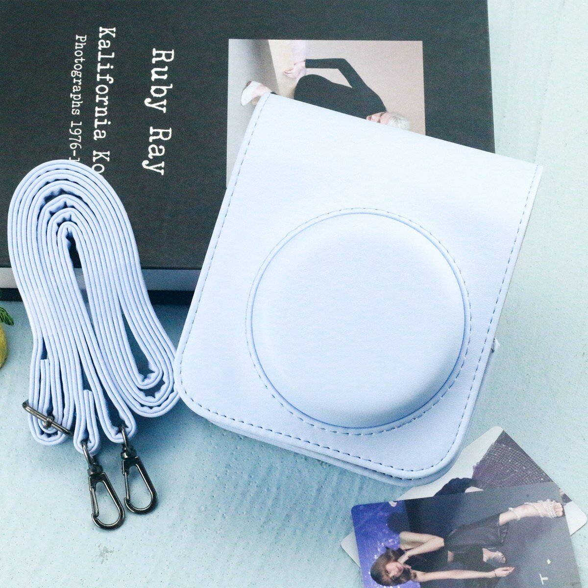 Защитный чехол для пленочной камеры однотонный кожаный под модель Instax Mini 12 с съемным ремнем для переноски через плечо