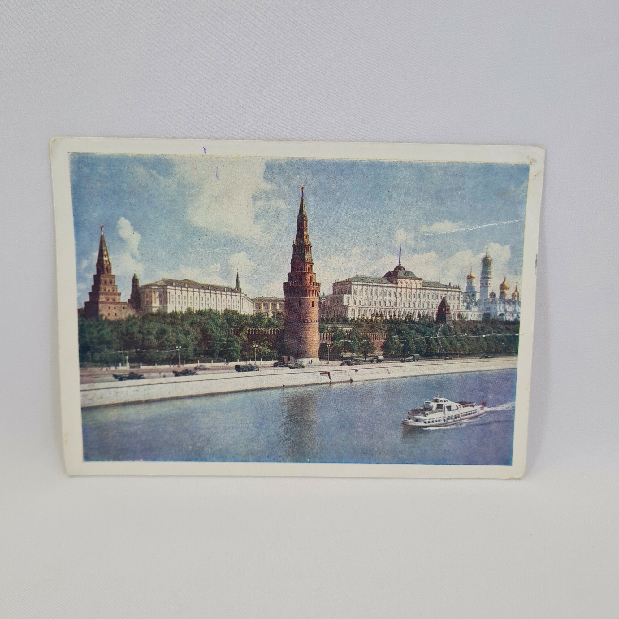 Открытка подписанная советская СССР. Москва, вид на Кремль и прогулочный теплоход. Винтаж
