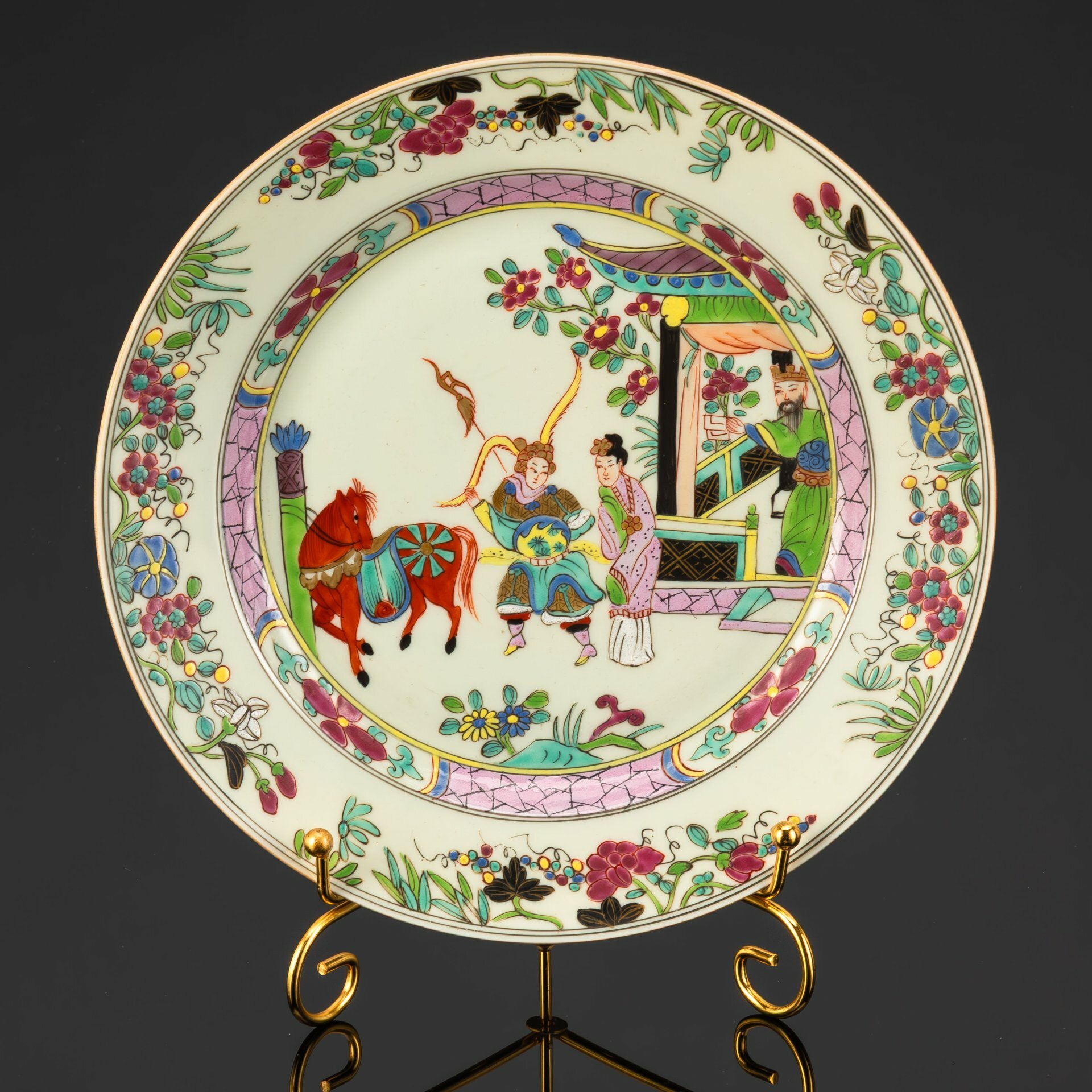 Тарелка в стиле шинуазри "Сцены жизни императорского двора"