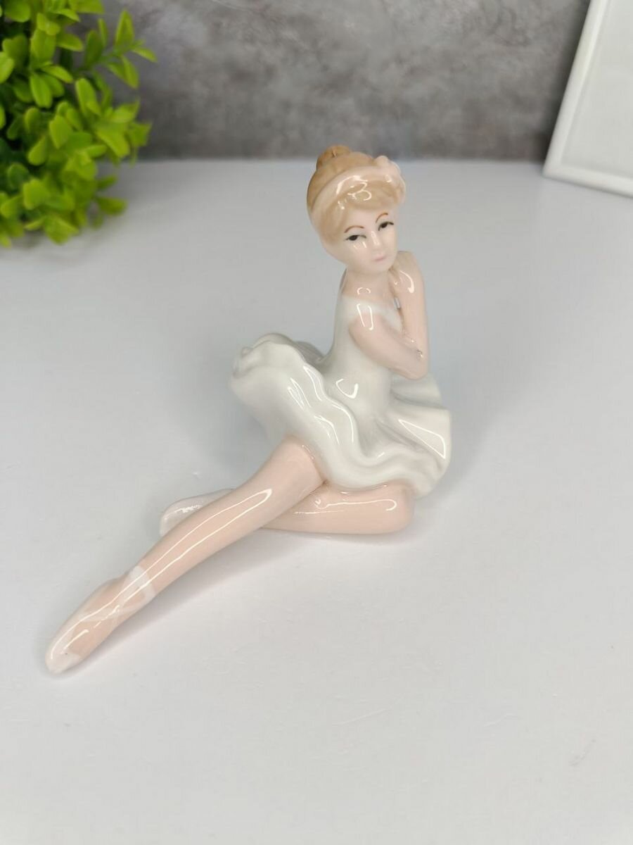 фото Статуэтки LILYTOYS белый