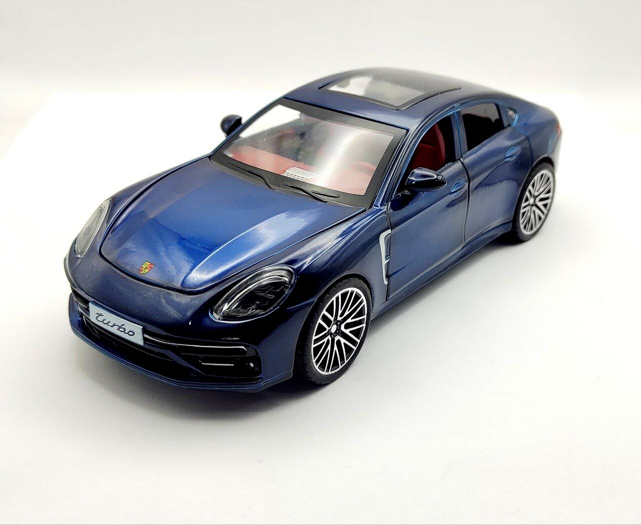 Машинка игрушка Porshe Panamera металлическая 1:24 с звуковыми и световыми эффектами
