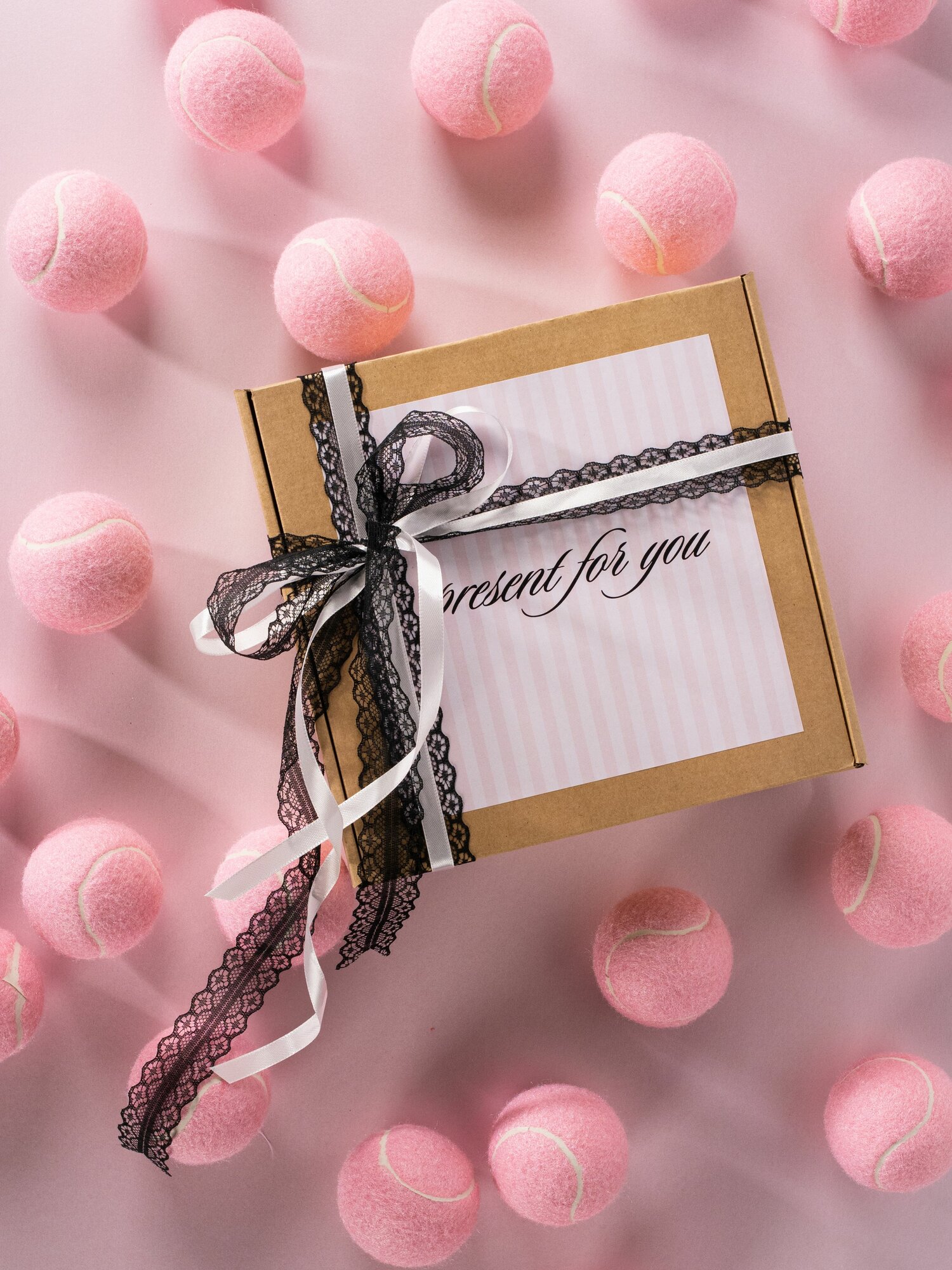 Коробка подарочная "Кружево", 22x22x10 см, чёрная, с атласной лентой