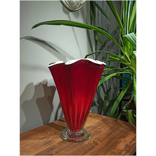 Декоративная ваза для цветов 