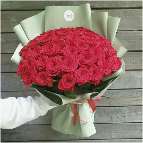 Розы Премиум 51 шт красные 50 см в зелёной упаковке арт.11604 - Просто роза ру