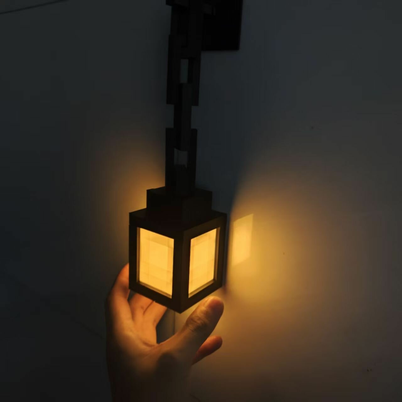 Пиксельная настенная лампа Minecraft 6x6 см сенсорная ночная лампа с цепочкой розово-фиолетовая на кнопковой батарейке