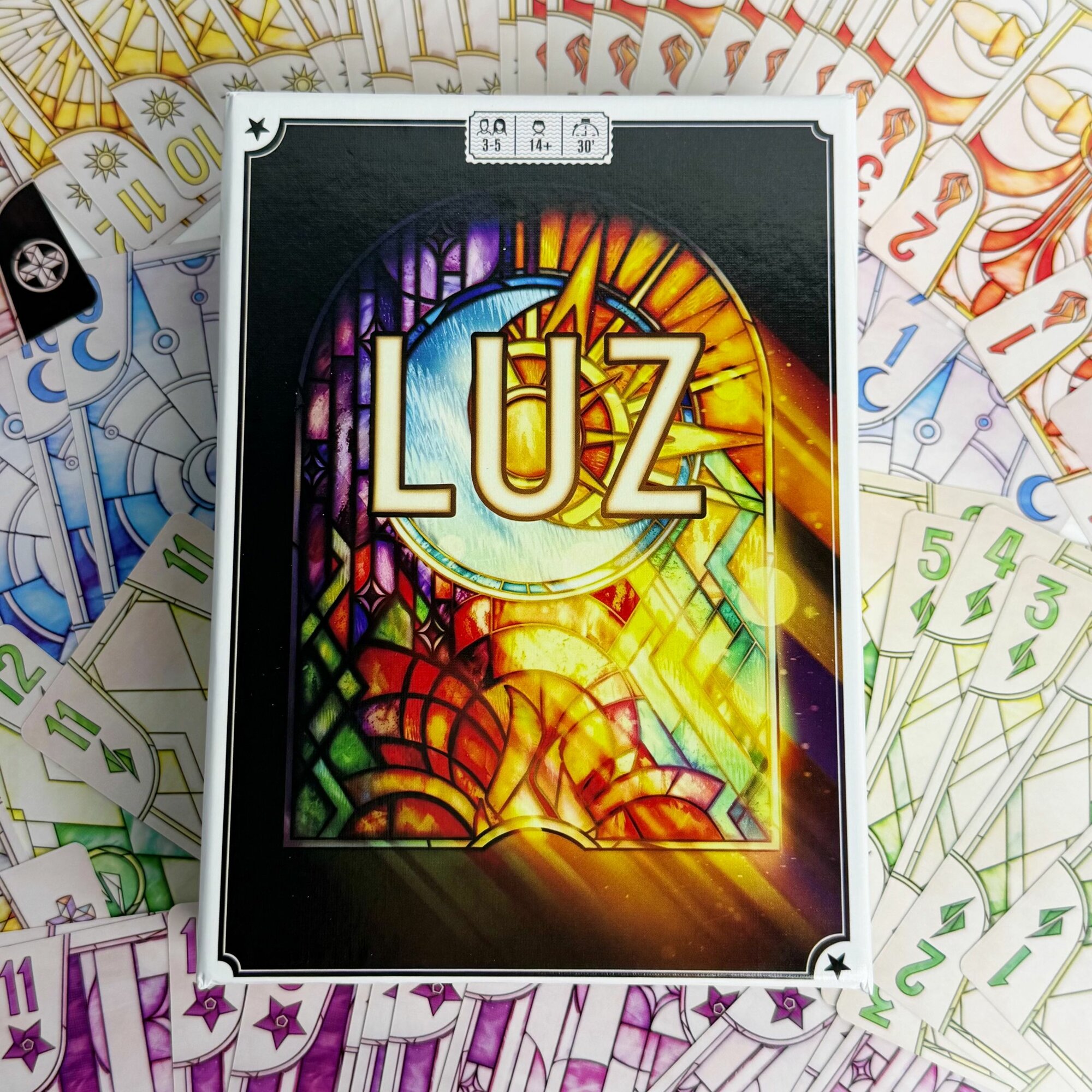 Настольная игра LUZ необычный карточный хит на взятки с уникальной механикой невидимых карт, для 3 5 игроков, от 10 лет