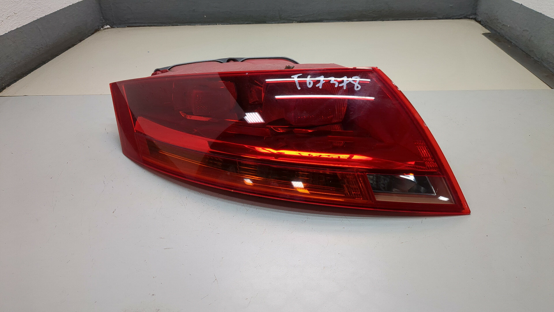 Фонарь (задний) левый Audi TT (8J) Б/У
