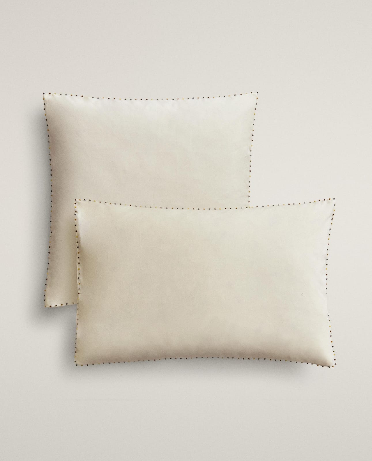 Наволочка ZARA HOME на подушку с помпонами из хлопчатобумажного перкаля, 60x60, сломанный белый 2110/091/251-29