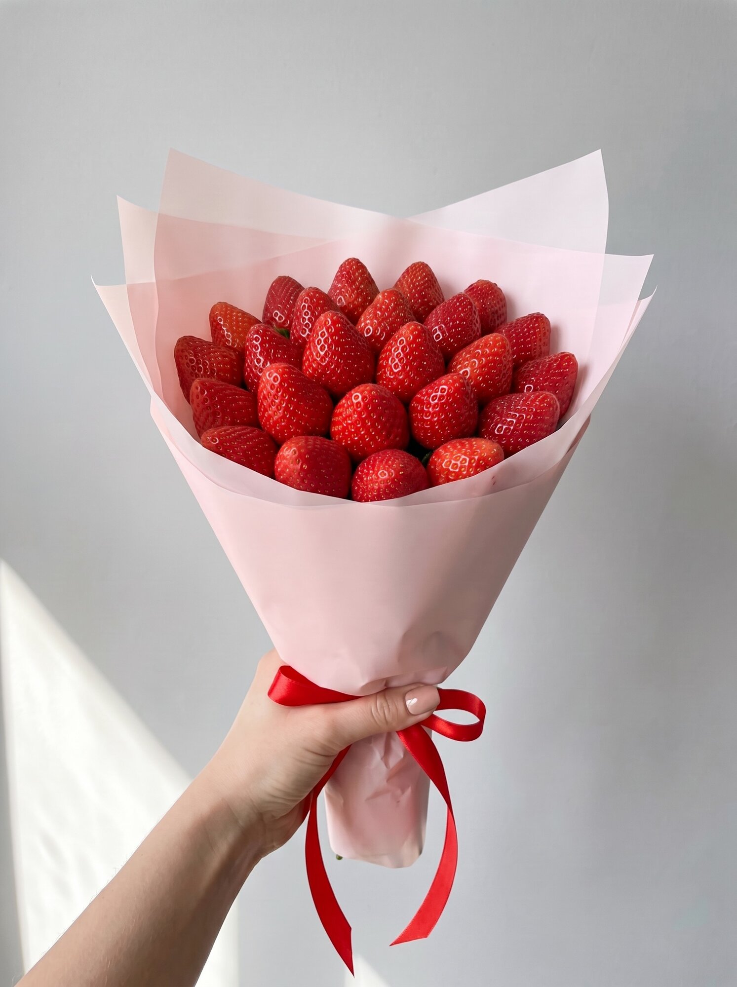 Букет из свежей клубники, 21 ягода