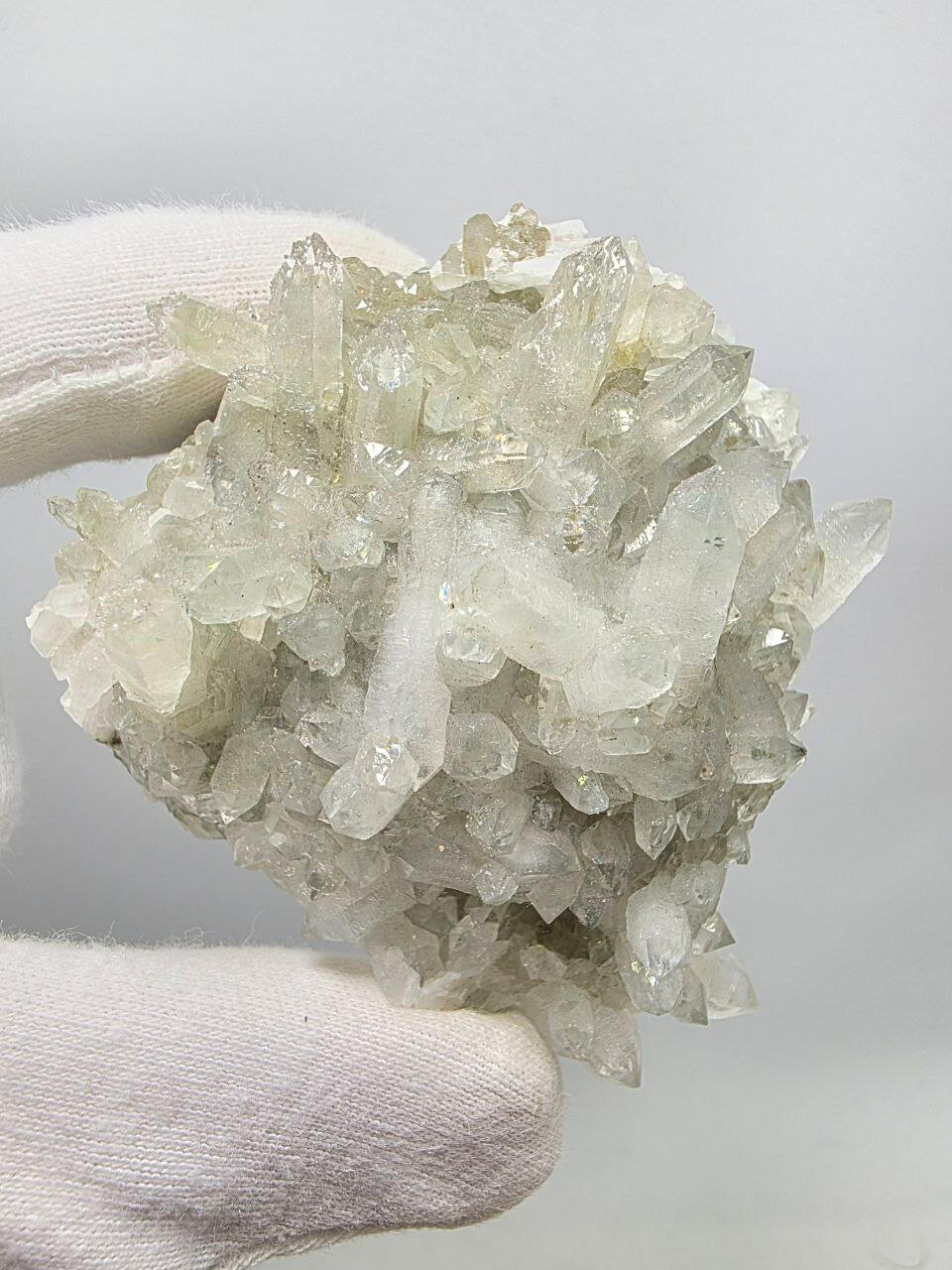 Горный хрусталь (Щётка) 68 мм, 133 г, прозрачная, Россия, Дальний Восток — фото 1