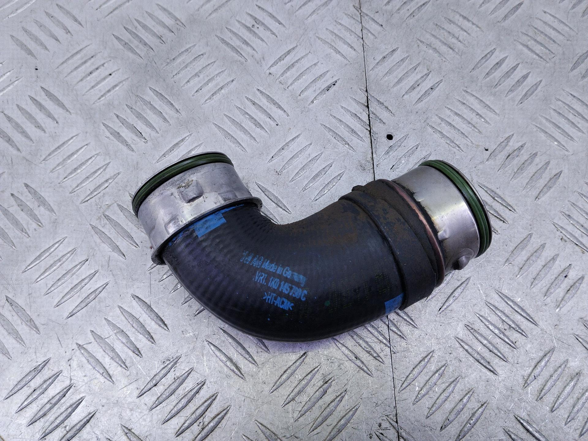 Патрубок интеркулера Volkswagen Passat B6 (2005 - 2010) 1K0145790C