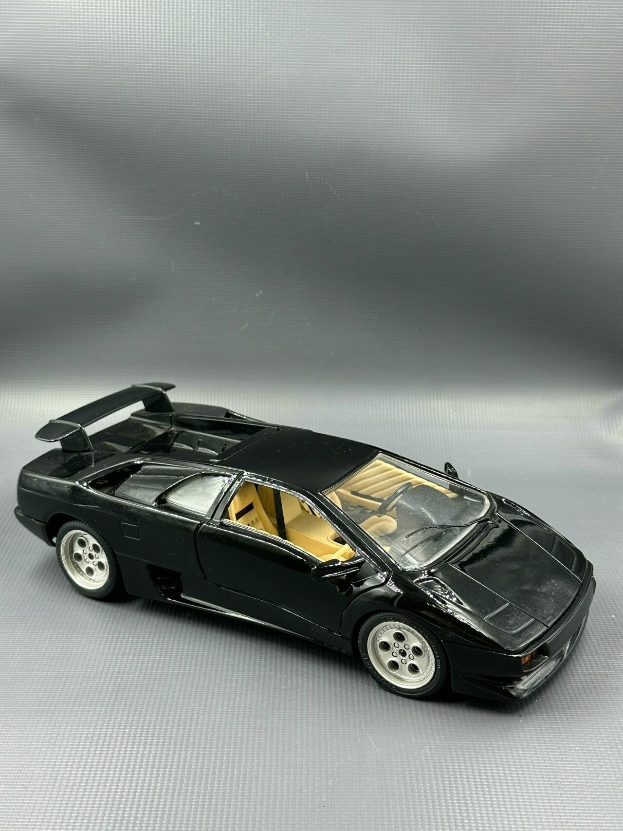Модель Lamborghini Diablo 1990 год Bburago Италия масштаб 1:18 Состояние! Редкая!