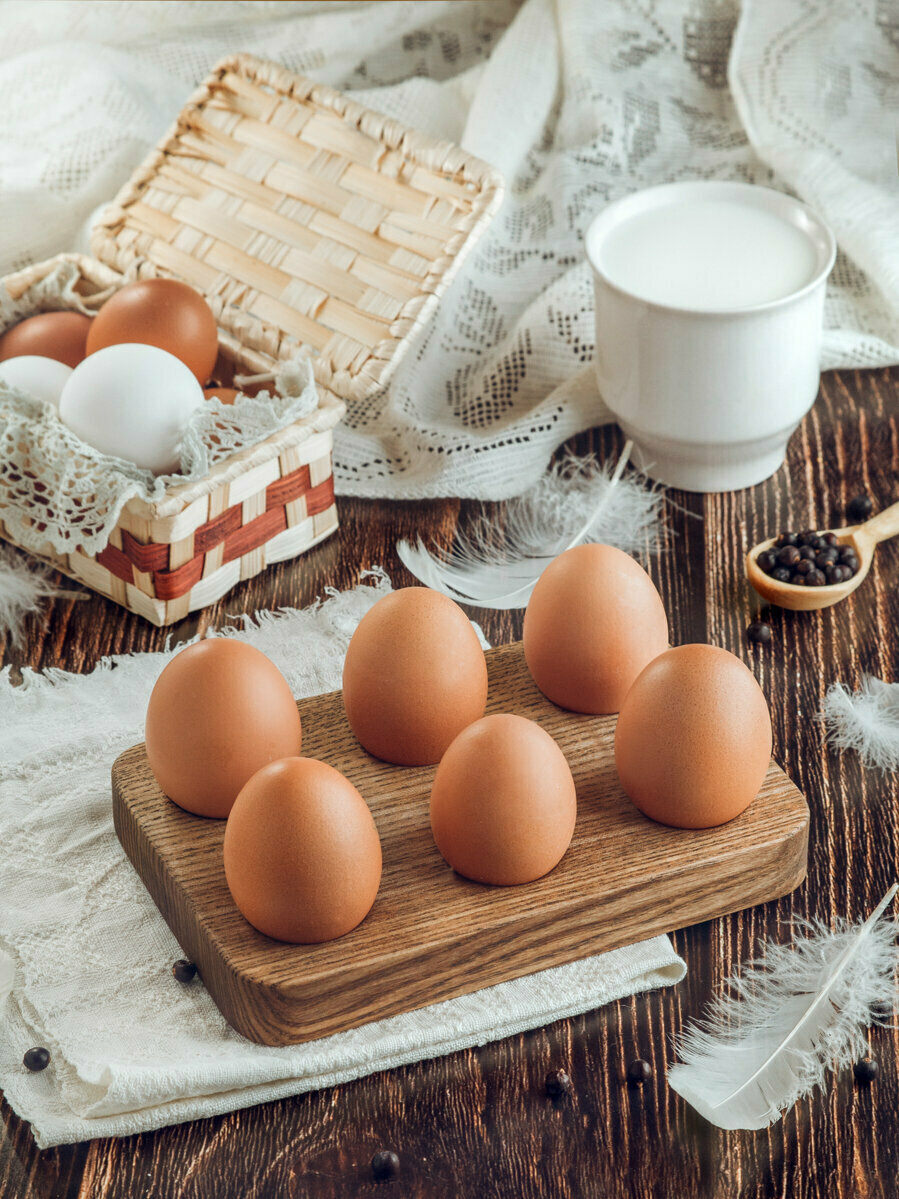 Подставка под 6 яиц DrevMade, массив ясеня, темная