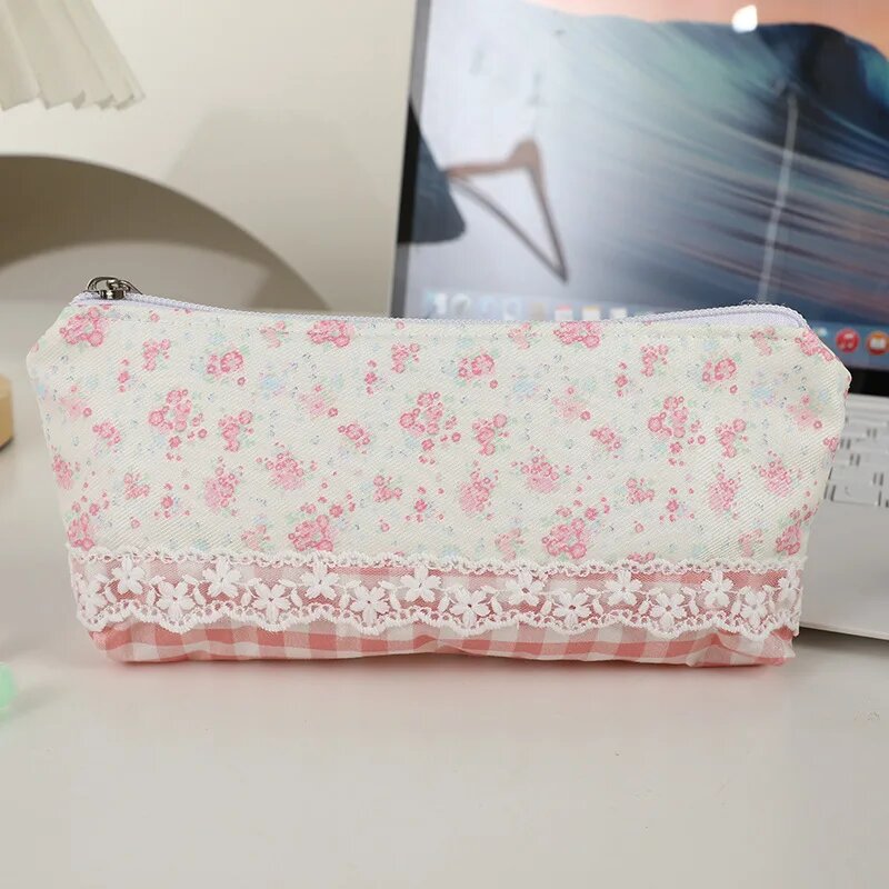 Кружевная косметичка с цветочным рисунком Only Pen BagA