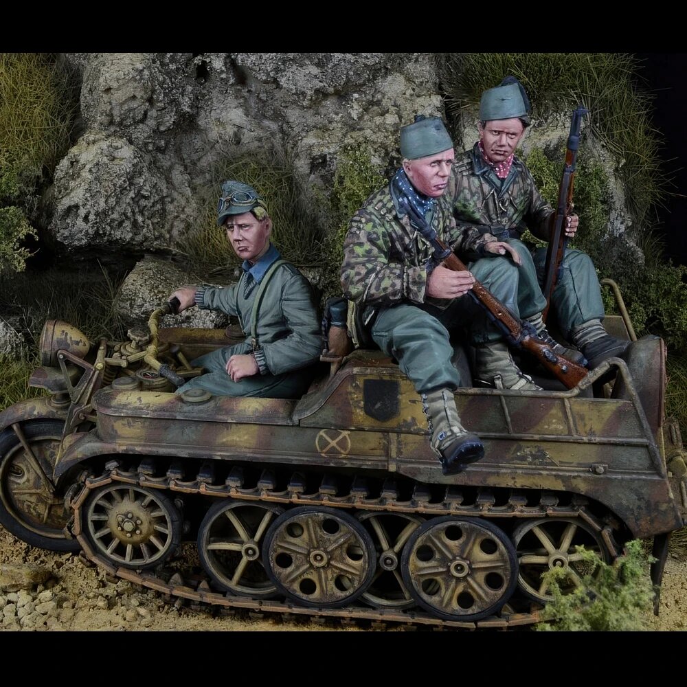 Фигурки зкбозк 1/35 Kettenkrad Crew, набор из 3 штук