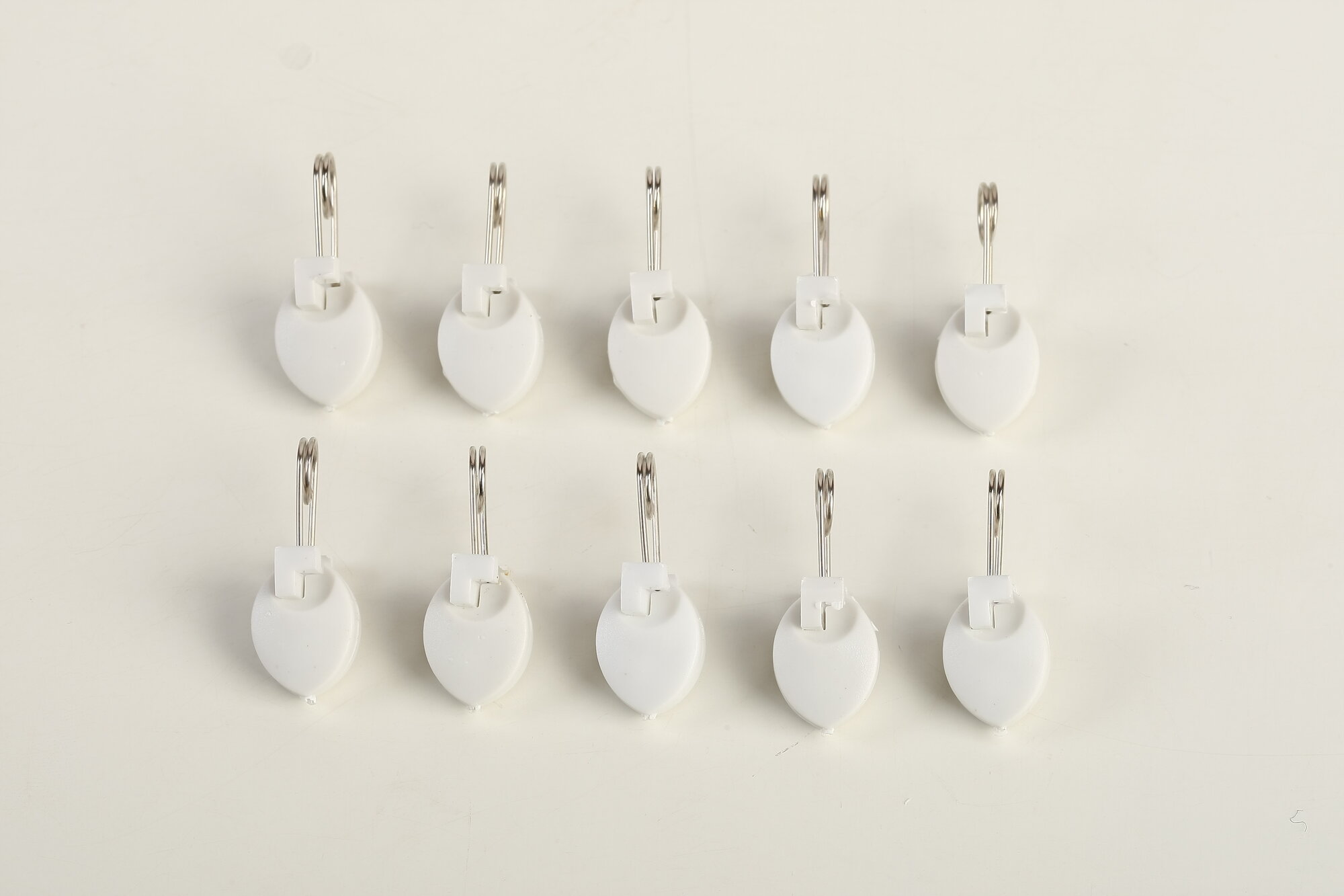 Зажим на струну, пластик, белые, 10 шт. — фото 1