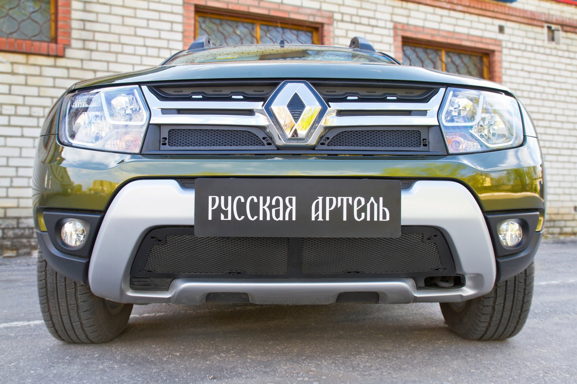 Защитная сетка решетки радиатора и переднего бампера для Renault Duster I рестайлинг 2015-2020, шагрень / Рено Дастер