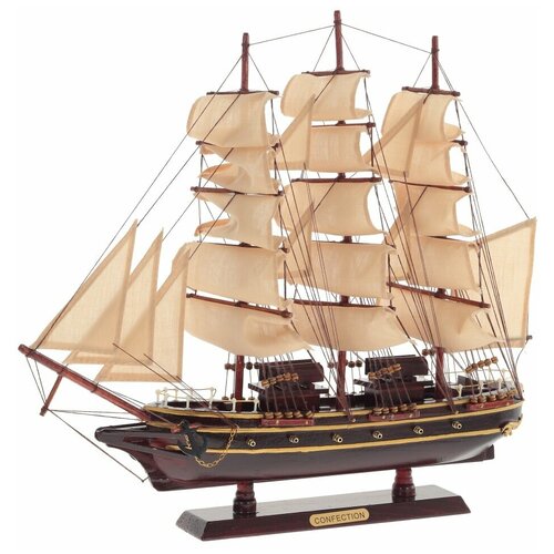 Модель корабля Confection (кремовые паруса)