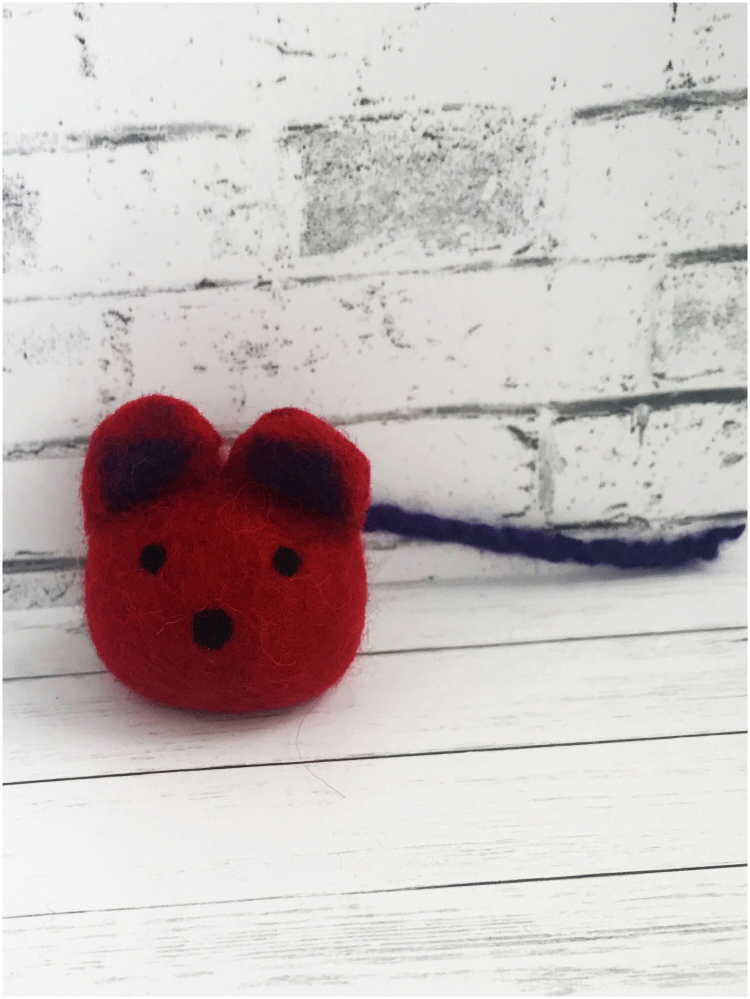 Игрушка-когтеточка из шерсти для кошек и собак LIVEZOO Мышка RED 6 см - фотография № 3