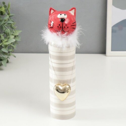 Сувенир керамика Кошечка в мехах с золотым сердечком красно-серый 65х63х255 см 1шт 606₽