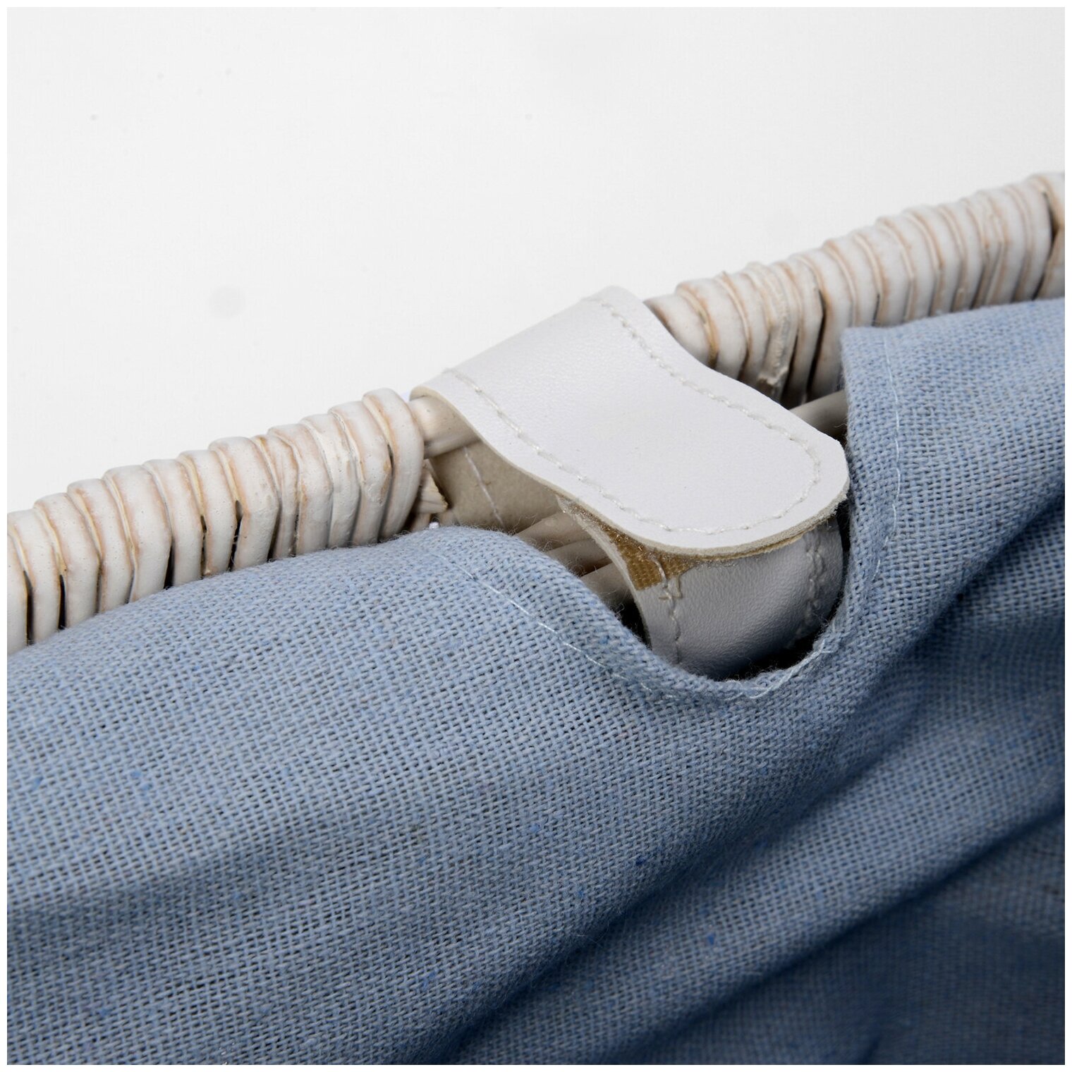 Плетеная корзина для белья с крышкой, белый/ голубой, WasserKRAFT Lippe WB-450-S