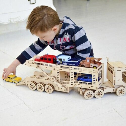 фото Деревянный развивающий конструктор автовоз, сборная модель из дерева для детей pollika