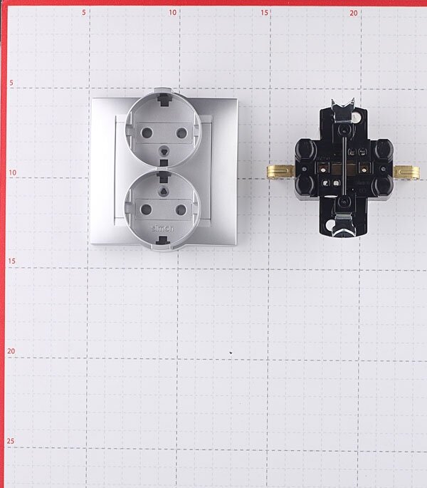 15 1590459-033 Розетка двойная (16 А, з/к, в сборе, скрытая установка, алюминий) Упаковка (16 шт.) Simon - фото №2