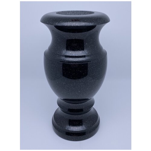 Ваза ритуальная из гранита Габбро Букинское. Высота 30 см.