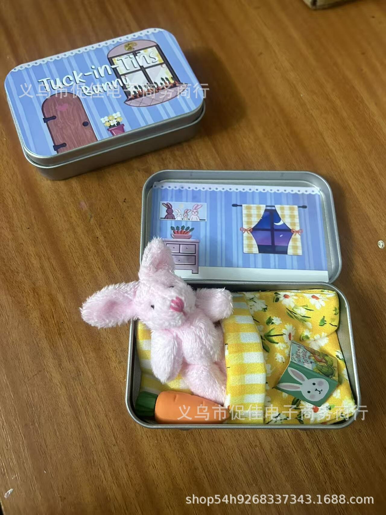 Набор "Зайчик Tuck-in Tins", плюшевый кролик в жестяной коробочке, четыре