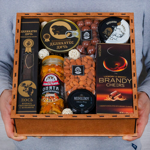 Изображение товара Подарочный набор с сыровяленой колбасой лося, тушеным мясом бобра и маринованными грибами ART-Box №2432