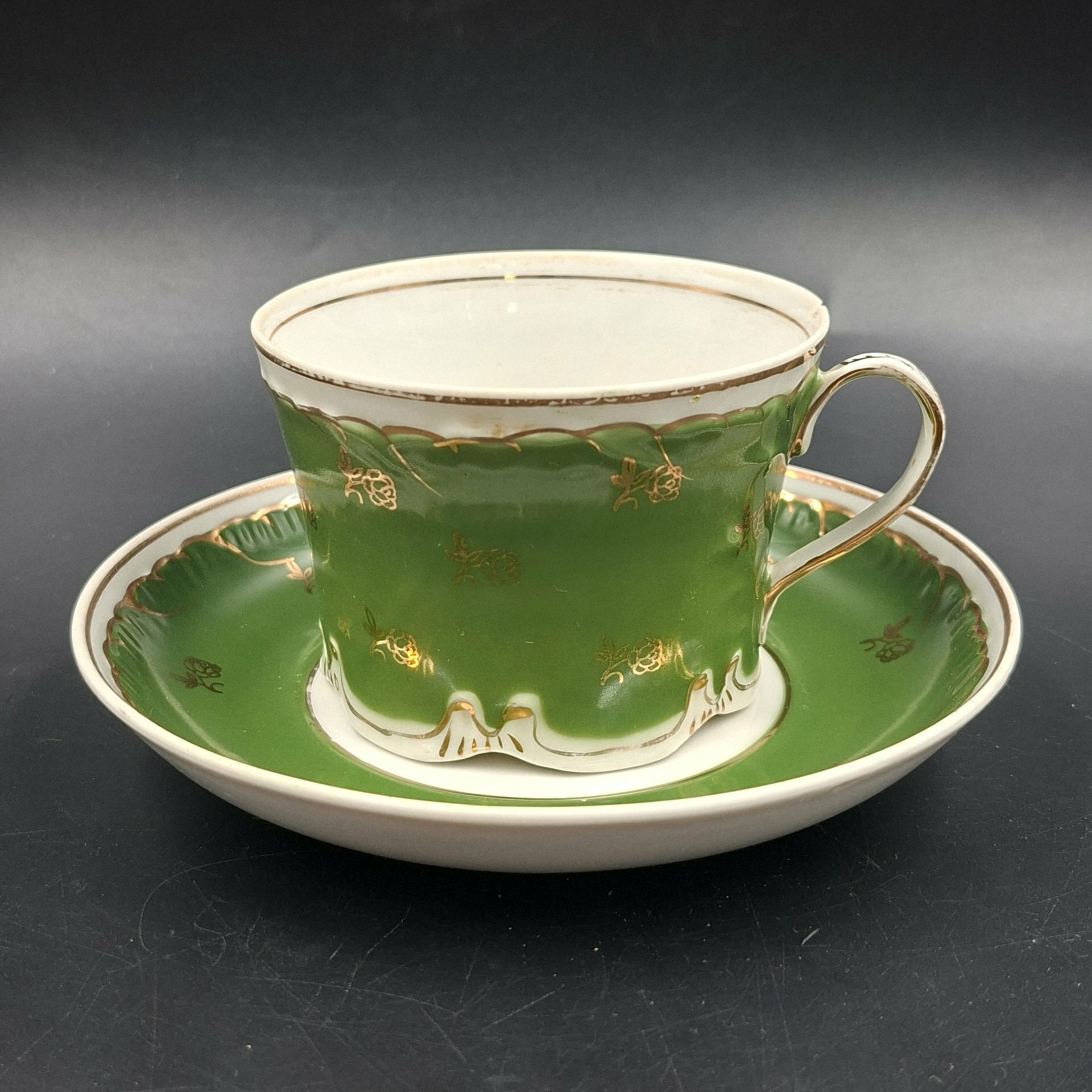 Пара чайная зеленого цвета с декором в виде розочек, фарфор, крытье, золочение