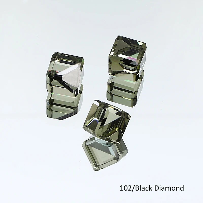 Кристаллы Swarovski 102 Black Diamond, 4x4x4 мм, 30 шт