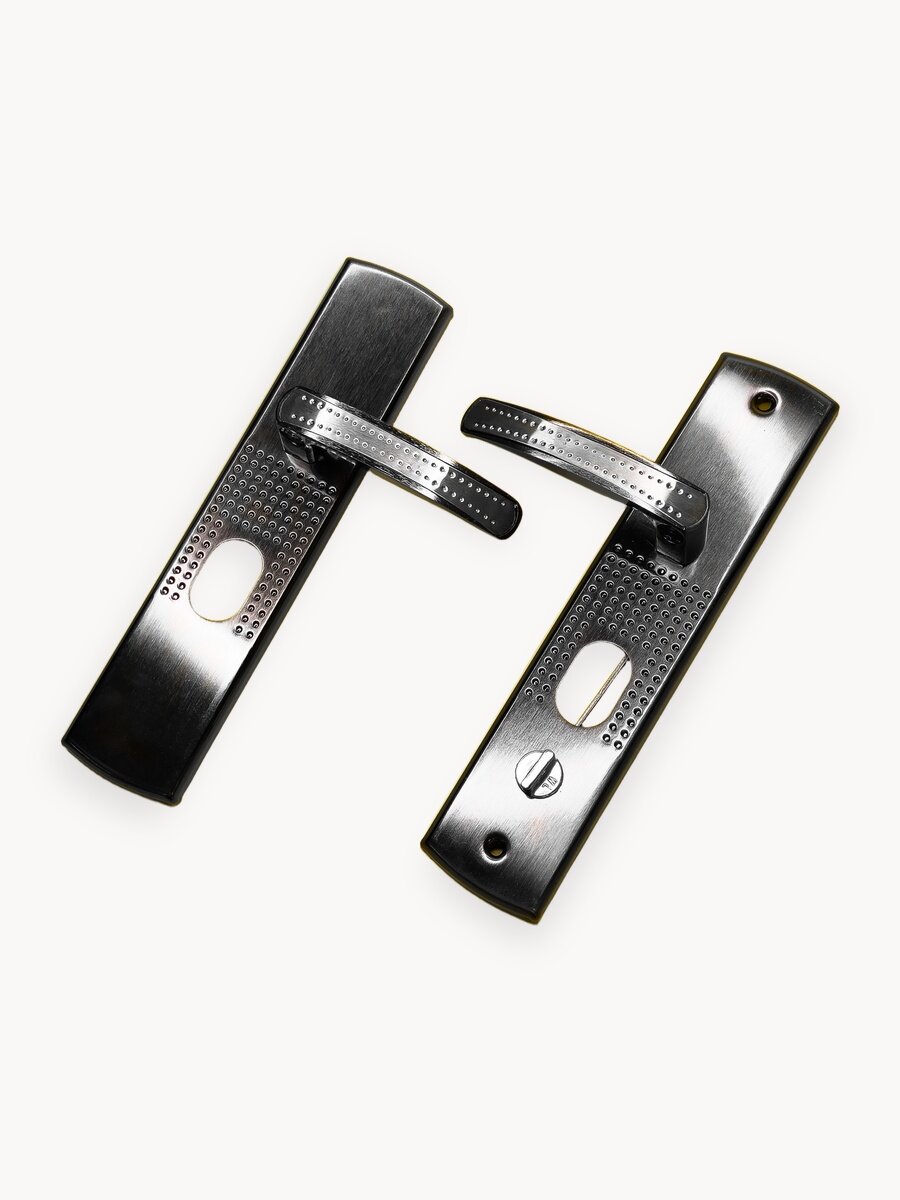 Дверные ручки для входных металлических китайских дверей с фиксатором. Правая сторона