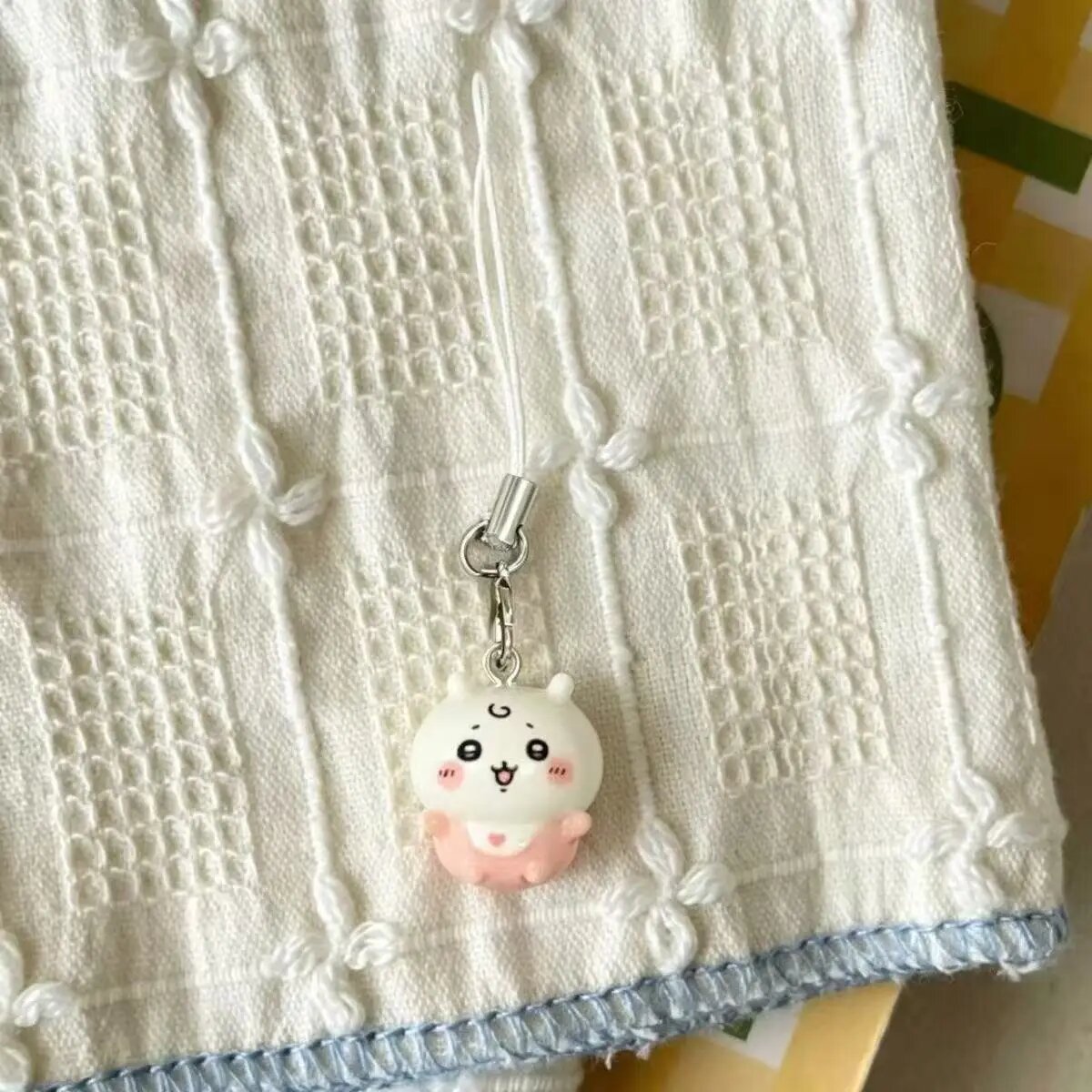 Мини-подвеска Momonga Hachiware Usagi Bandai, цвет B
