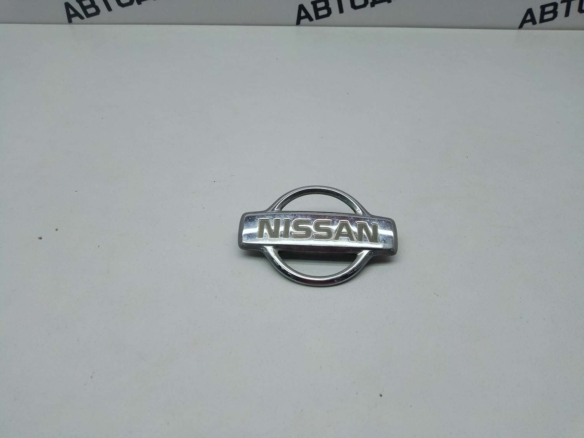 Эмблема Nissan Cube Z10 2001 г