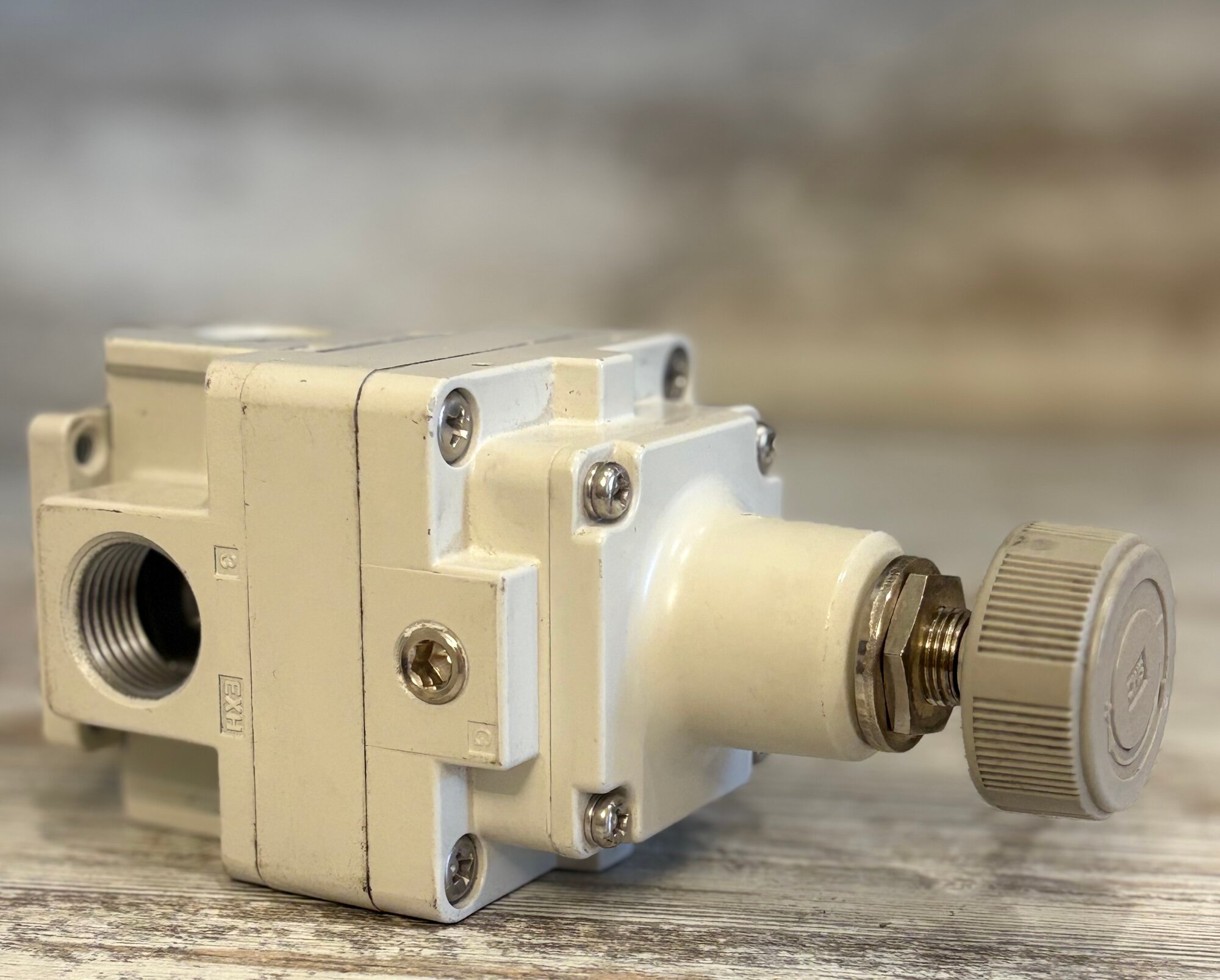 Прецизионный регулятор давления воздуха ( SMC IR3010-F03 )