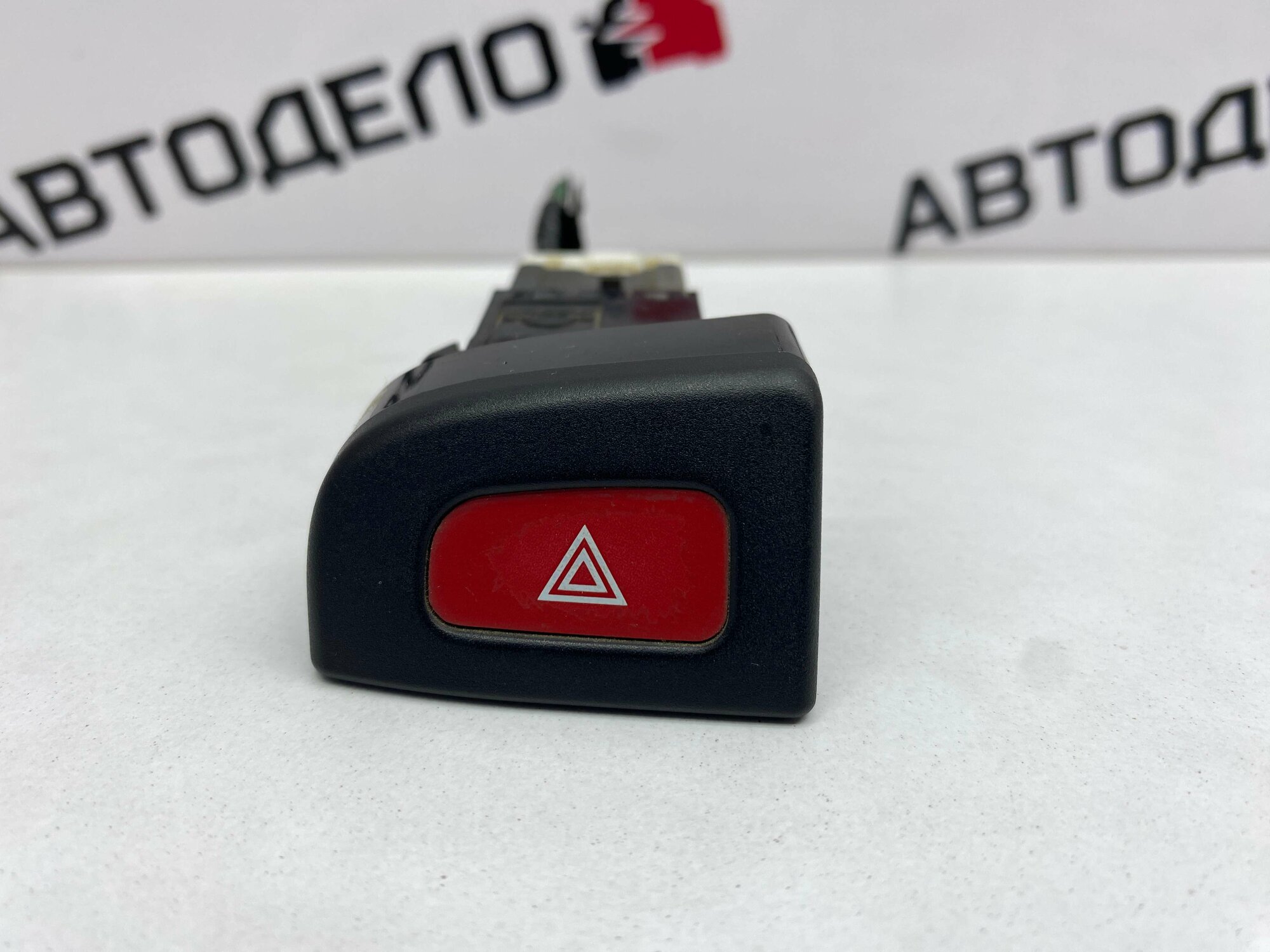 Кнопка аварийки Nissan Cube Z10 2001 г