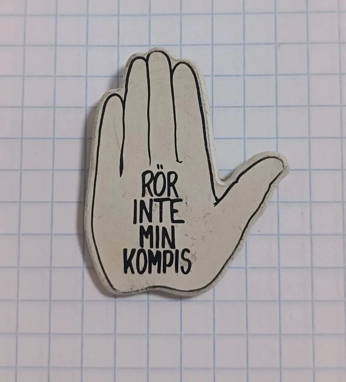 Значок «"R r inte min kompis" (Не трогай моего друга)»