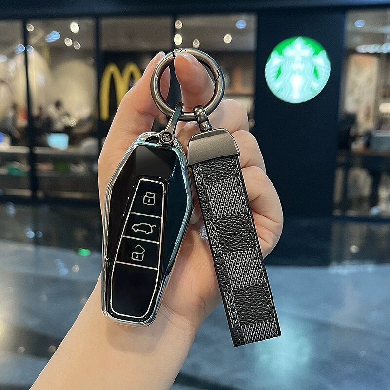 Чехол для ключа iCAR V23/eq7/03T в черном цвете, размер M с клетчатой пряжкой