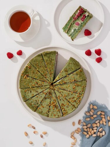 Изображение товара Торт Dessert Fantasy "Фисташка с малиной", 14 порций по 180 г. (2520 г.)