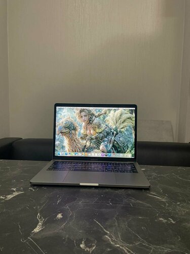Изображение товара Ноутбук MacBook Pro 13 2018, А 1989, Intel Core i7 2,7 ГГц, 16/256 ГБ, 2133 MHz, LPDDR3, Intel Iris Plus Graphics 655